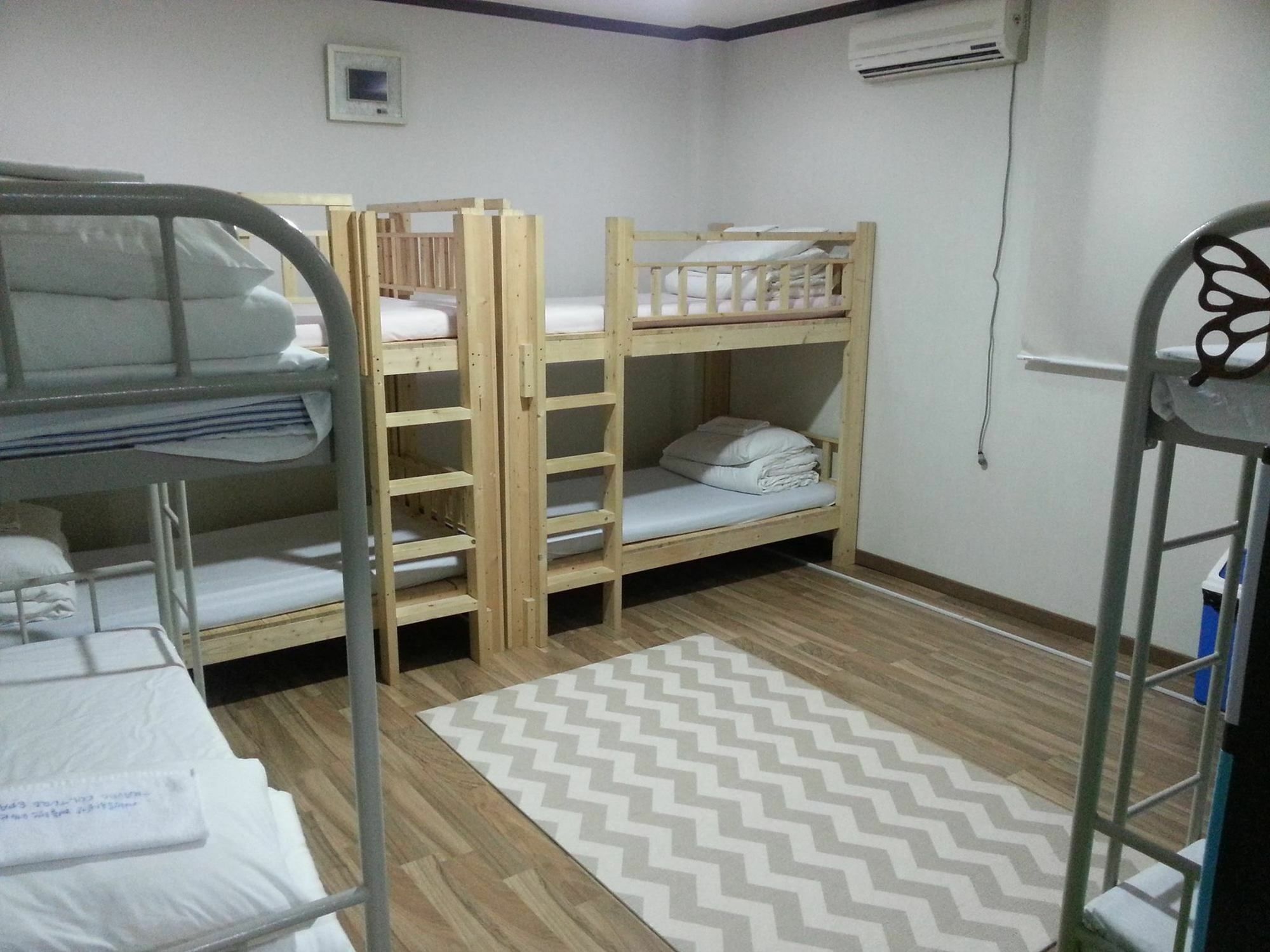 Backpackers' House Hotel Busan Exterior photo